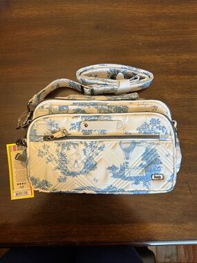 lug the Scoop SE Crossbody with Light Blue Toile Print